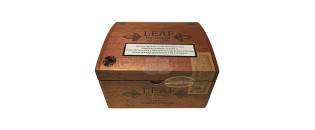 奥斯卡·瓦拉达雷斯 (Oscar Valladares) 康涅狄格州罗布斯托 (Robusto) 的叶子